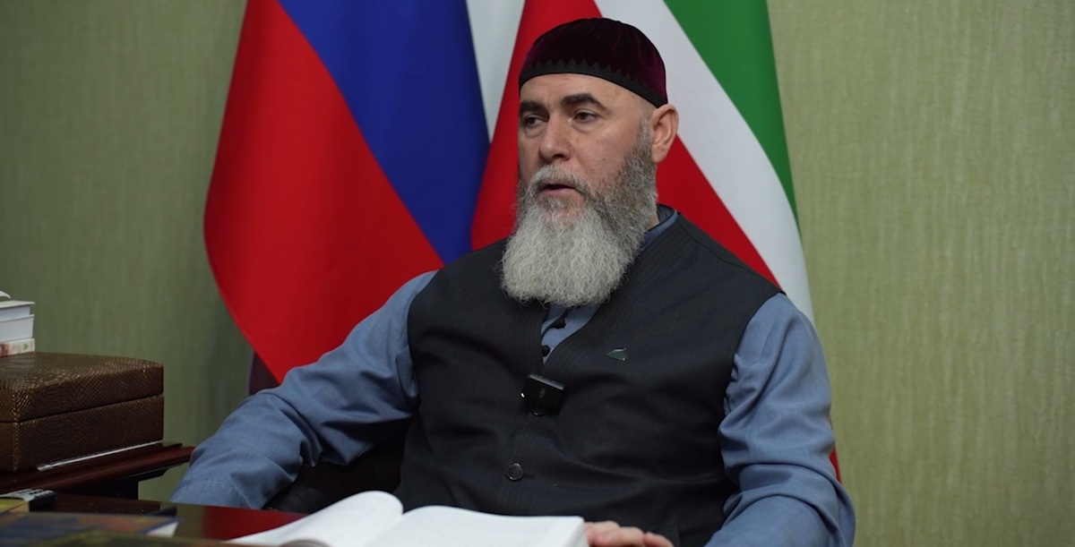 Салах Межиев отвечает на претензии Берла Лазара. Кадр видео ДУМ Чечни / Telegram Салах Межиев отвечает на претензии Берла Лазара. Кадр видео ДУМ Чечни / Telegram