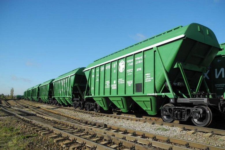 Вагоны-зерновозы. Источник фото: https://eurovektrans.com/novyny/53-poveliteli-zernovozov-vs-avtomaticheskoe-raspredelenie-vagonov-kto-kogo.html Вагоны-зерновозы. Источник фото: https://eurovektrans.com/novyny/53-poveliteli-zernovozov-vs-avtomaticheskoe-raspredelenie-vagonov-kto-kogo.html