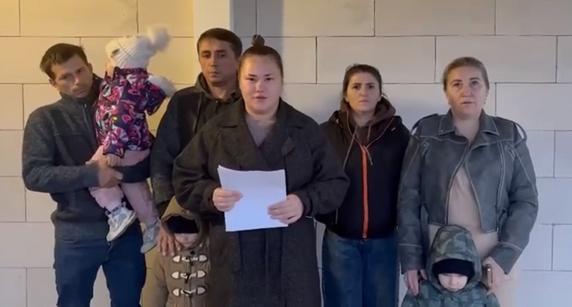 Кадр видеообращения сирот из Петрова Вала к Александру Бастрыкину https://vk.com/wall-62316332_11939 Кадр видеообращения сирот из Петрова Вала к Александру Бастрыкину https://vk.com/wall-62316332_11939