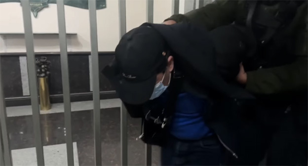 Подозреваемый в подготовке и организации стрельбы 11 ноября в Сухуме. Скриншот видео https://www.instagram.com/reel/DRFQ15kgsgj/