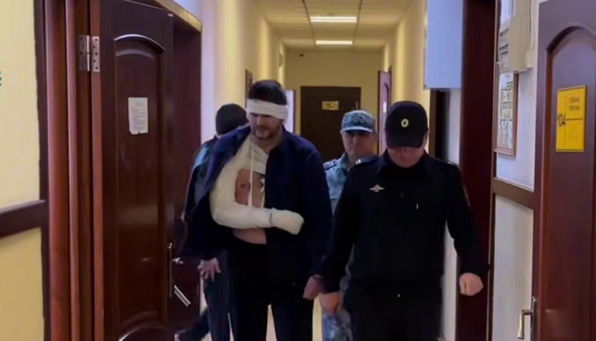 Пилот вертолета арестован в Махачкале. Стоп-кадр видео из Telegram-канала "Фемида Дагестана" от 19.11.25, https://t.me/Femida_Dagestana/301.