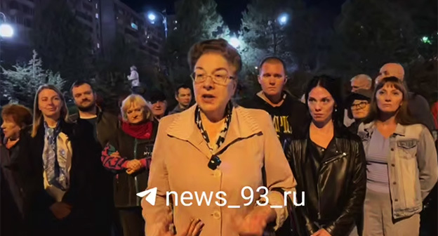 Жители Юбилейного потребовали встречи с мэром Краснодара. Стоп-кадр видео 93.ru от 23.11.25, https://t.me/news_93_ru/26835 Жители Юбилейного потребовали встречи с мэром Краснодара. Стоп-кадр видео 93.ru от 23.11.25, https://t.me/news_93_ru/26835