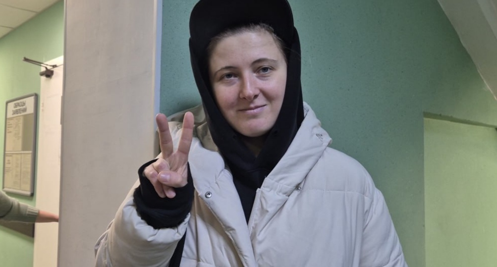 Елена Патяева в суде перед отправкой под арест. 27 ноября 2025 года. Фото: "Слово защите" https://t.me/endoflaw/1775 Елена Патяева в суде перед отправкой под арест. 27 ноября 2025 года. Фото: "Слово защите" https://t.me/endoflaw/1775