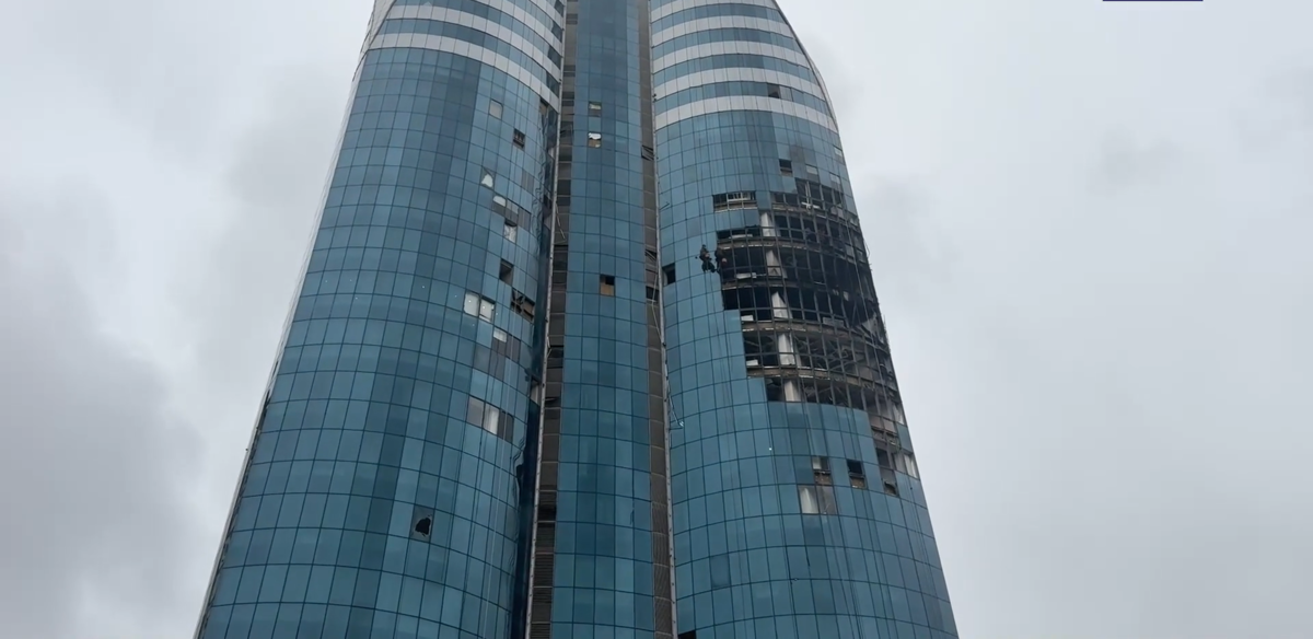 Последствия удара по "Грозный-сити". Кадр видео ТАСС https://tass.ru/proisshestviya/25832091 Последствия удара по "Грозный-сити". Кадр видео ТАСС https://tass.ru/proisshestviya/25832091