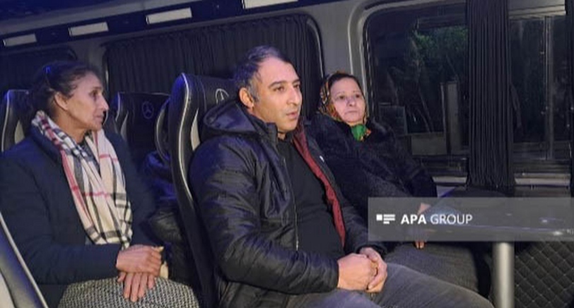 Azerbaijani displaced persons. December 17, 2025. Photo: APA https://ru.apa.az/sotsium/v-gorod-lacin-posyolki-gadrut-i-gyrmyzy-bazar-xodzavendskogo-raiona-a-takze-v-selo-xydyrly-agdamskogo-raiona-otpravleny-ocerednye-gruppy-pereselencev-630496