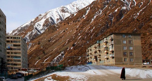 Посёлок Нейтрино, здание общежития (справа) в 2020 году. Фото Людмилы Маратовой для "Кавказского узла" Посёлок Нейтрино, здание общежития (справа) в 2020 году. Фото Людмилы Маратовой для "Кавказского узла"