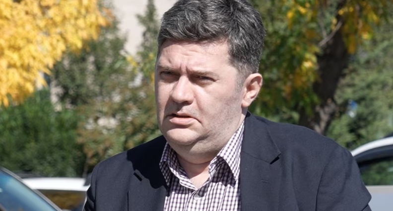 Бачо Ахалая. Фото: Pirveli https://tvpirveli.ge/ka/siaxleebi/politika/118068-bacho-akhalaias-sasamartlom-patimroba-sheuparda Бачо Ахалая. Фото: Pirveli https://tvpirveli.ge/ka/siaxleebi/politika/118068-bacho-akhalaias-sasamartlom-patimroba-sheuparda