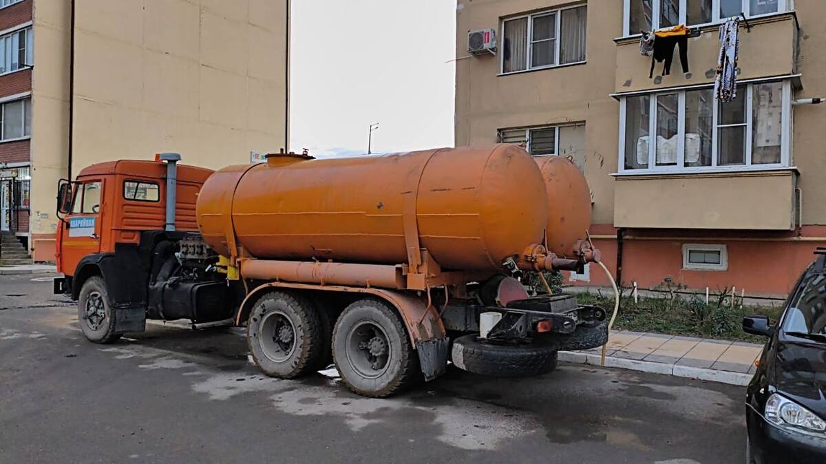 Водовоз в Каспийск. 8 января 2026 г. Фото: https://t.me/admkasp/25823 Водовоз в Каспийск. 8 января 2026 г. Фото: https://t.me/admkasp/25823