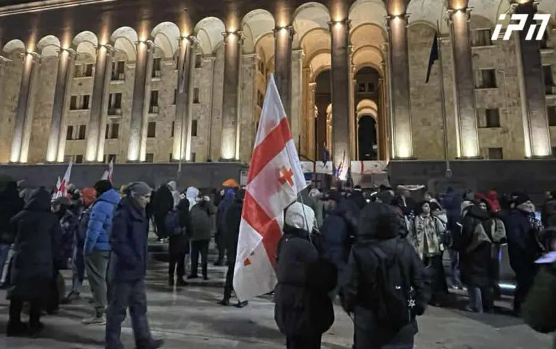 413-й день непрерывного протеста в Тбилиси. Interpressnews/https://www.interpressnews.ge/ka/article/859496-parlamenttan-saprotesto-akcia-mimdinareobs 413-й день непрерывного протеста в Тбилиси. Interpressnews/https://www.interpressnews.ge/ka/article/859496-parlamenttan-saprotesto-akcia-mimdinareobs