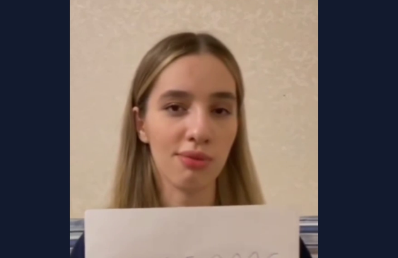Айна Манькиева. Стоп-кадр видео из Telegram-канала "Кавказ без матери" от 23.05.25, https://t.me/heda_media/1454. Айна Манькиева. Стоп-кадр видео из Telegram-канала "Кавказ без матери" от 23.05.25, https://t.me/heda_media/1454.