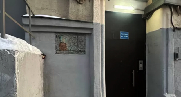 Разбитая мемориальная доска на доме Политковской. Фото: Замятин/Telegram Разбитая мемориальная доска на доме Политковской. Фото: Замятин/Telegram