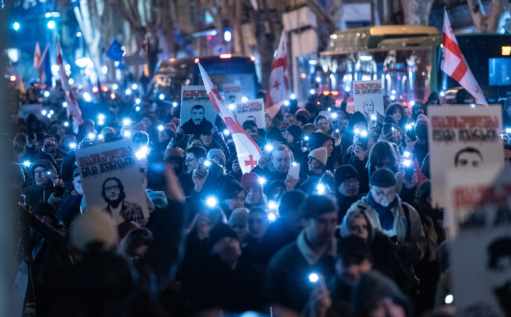 Участники марша. Скриншот фото Publika от 24.01.26, https://www.facebook.com/photo?fbid=1662324585167085&set=pcb.1662324721833738 (деятельность компании Meta, владеющей соцсетью, запрещена в России).