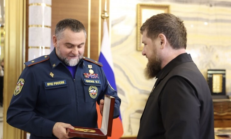 Алихан Цакаев и Рамзан Кадыров, фото сайта ЧГТРК «Грозный» https://grozny.tv/news/main/74840 Алихан Цакаев и Рамзан Кадыров, фото сайта ЧГТРК «Грозный» https://grozny.tv/news/main/74840