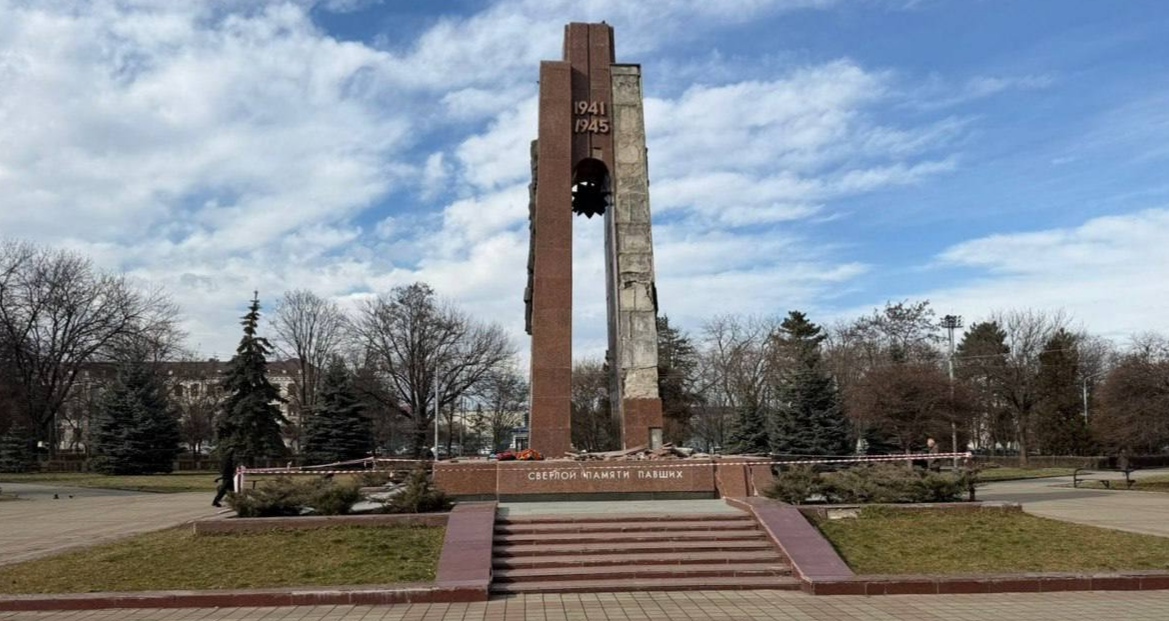 Памятник защитникам Нальчика, погибшим в годы Великой Отечественной войны. Фото: управление СКР по Кабардино-Балкарии https://kbr.sledcom.ru/news/item/2057836/ Памятник защитникам Нальчика, погибшим в годы Великой Отечественной войны. Фото: управление СКР по Кабардино-Балкарии https://kbr.sledcom.ru/news/item/2057836/