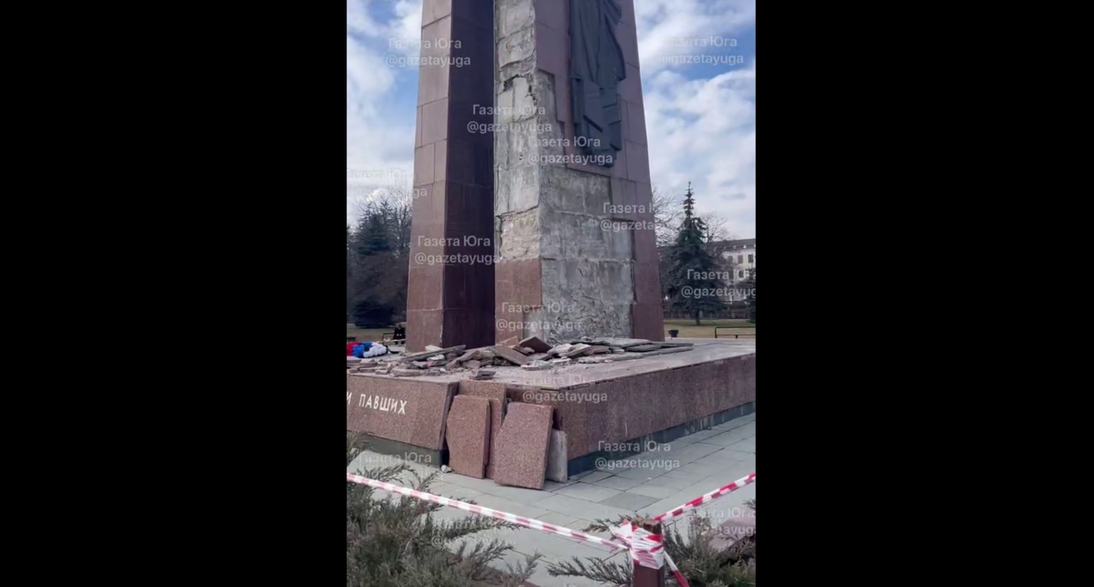 Разрушенный памятник в Нальчике. Кадр видео издания "Газета Юга" https://t.me/gazetayuga/11010 Разрушенный памятник в Нальчике. Кадр видео издания "Газета Юга" https://t.me/gazetayuga/11010