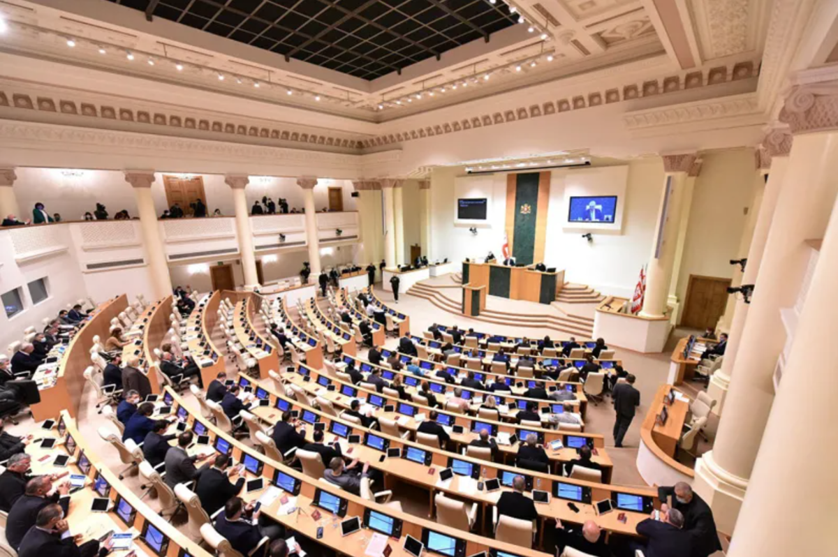 Кадр видео: парламент Грузии, сессия 3 февраля 2026 года. Фото: Tabula / https://tabula.ge/ge/news/745172-sascavlo-grantebisa-sauniversiteto-avtonomiis видео Кадр видео: парламент Грузии, сессия 3 февраля 2026 года. Фото: Tabula / https://tabula.ge/ge/news/745172-sascavlo-grantebisa-sauniversiteto-avtonomiis видео