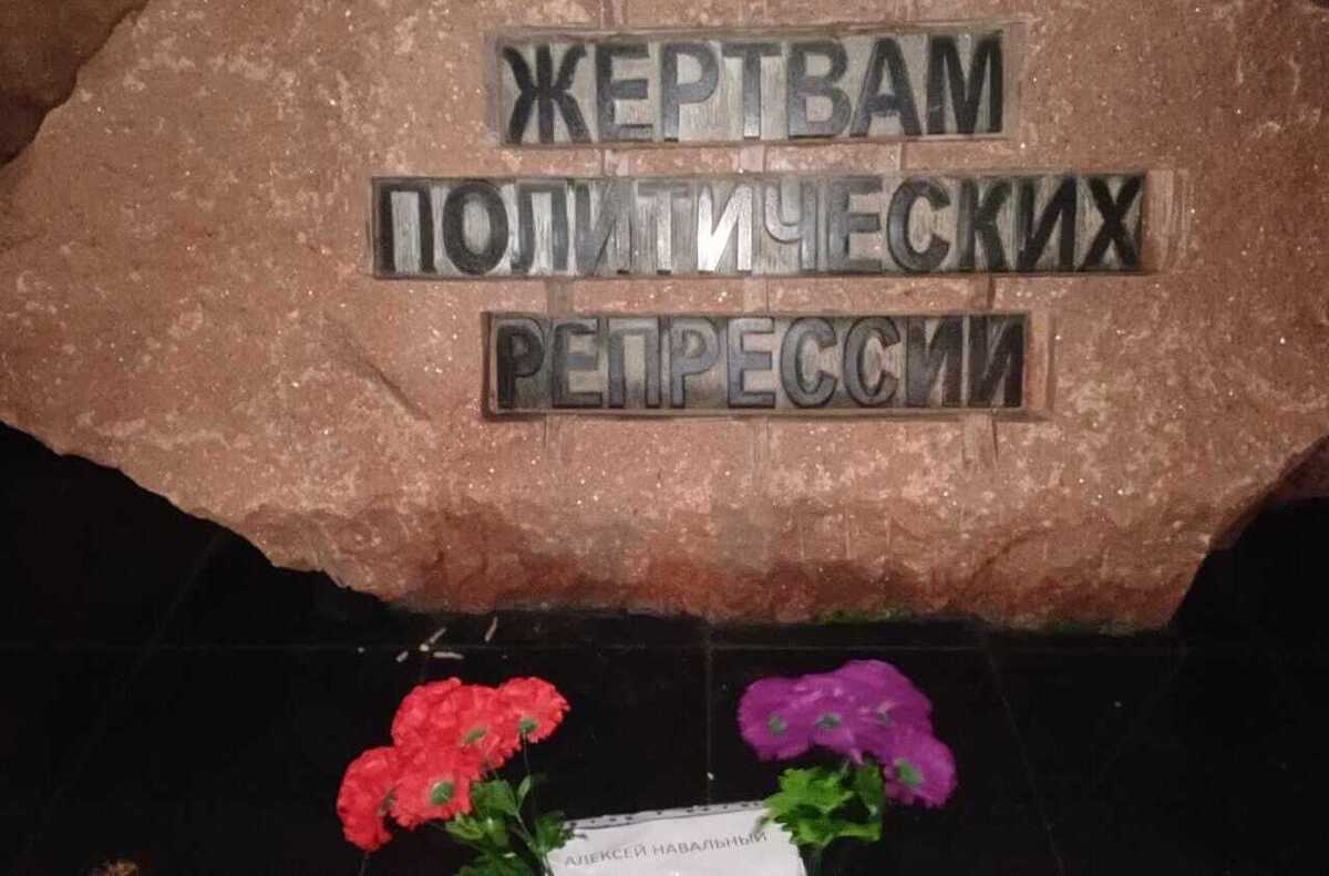 Цветы у памятника. Фото предоставлено "Кавказскому узлу" Владимиром Тельпуком. Цветы у памятника. Фото предоставлено "Кавказскому узлу" Владимиром Тельпуком.