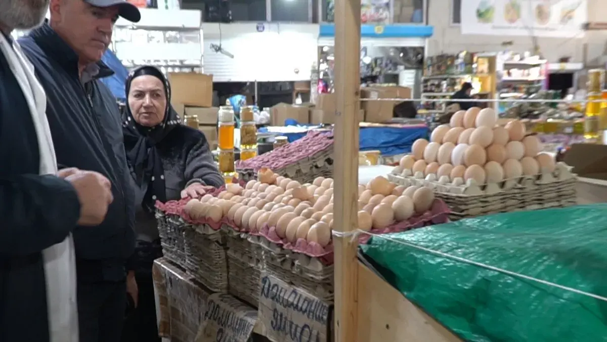 Продажа яиц на рынке. Фото: https://chernovik.net/
