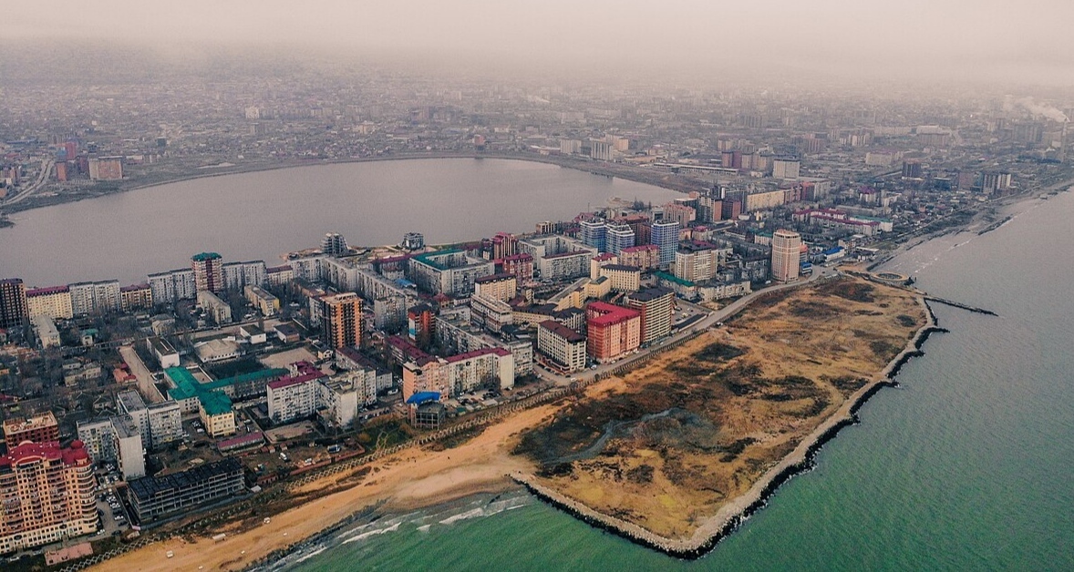 Махачкала. Фото: Suleymannabiev, CC BY-SA 4.0, https://commons.wikimedia.org/w/index.php?curid=90865842 Махачкала. Фото: Suleymannabiev, CC BY-SA 4.0, https://commons.wikimedia.org/w/index.php?curid=90865842