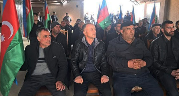 Азербайджанские семьи вернулись в четыре села Агдеринского района. Фото: https://www.facebook.com/photo/?fbid=1484379713698254&set=pcb.1484379750364917 принадлежит компании Meta деятельность которой запрещена в России Азербайджанские семьи вернулись в четыре села Агдеринского района. Фото: https://www.facebook.com/photo/?fbid=1484379713698254&set=pcb.1484379750364917 принадлежит компании Meta деятельность которой запрещена в России