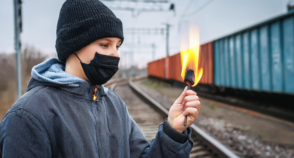 Подросток на железной дороге. Иллюстрация создана «Кавказским узлом» с помощью ИИ в программе Copilot Подросток на железной дороге. Иллюстрация создана «Кавказским узлом» с помощью ИИ в программе Copilot