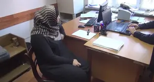 Уроженка Дагестана, исполнение приговора которой по делу о помощи сирийским боевикам отсрочено до 2032 года на заседании суда 25 февраля 2026 года. Фото: https://riadagestan.ru/news/investigation_and_courts/vosem_let_tyurmy_poluchila_urozhenka_dagestana_za_pomosch_terroristam