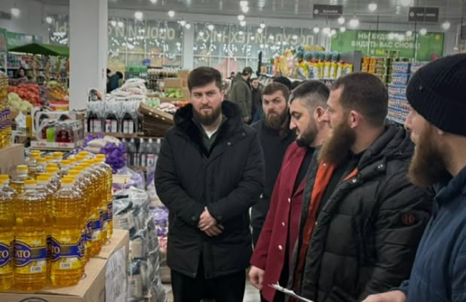 Рейд в одном из магазинов от 27.02.26. Скриншот фото "Чечня сегодня" https://chechnyatoday.com/news/394278. Рейд в одном из магазинов от 27.02.26. Скриншот фото "Чечня сегодня" https://chechnyatoday.com/news/394278.