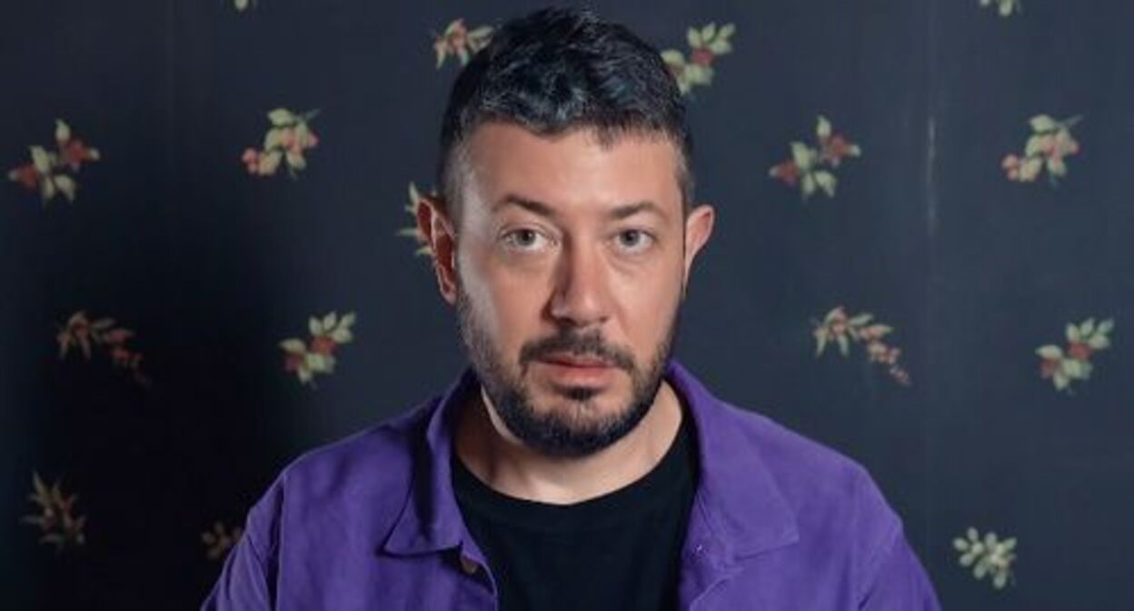 Артемий Лебедев. Фото: стоп-кадр видео "Флешмоб в поддержку Павла Устинова / Закрытие счета "Матерей Беслана" / Очереди за айФонами" https://www.youtube.com/channel/UCsKiNBoIWLpIxU6vsAv3v3w