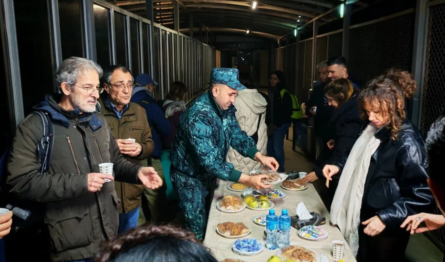 Эвакуация на ППП в Азербайджане. Скриншот фото Report от 07.03.26, https://report.az/ru/vneshnyaya-politika/iz-irana-v-azerbajdzhan-evakuirovan-1761-grazhdanin-66-stran Эвакуация на ППП в Азербайджане. Скриншот фото Report от 07.03.26, https://report.az/ru/vneshnyaya-politika/iz-irana-v-azerbajdzhan-evakuirovan-1761-grazhdanin-66-stran