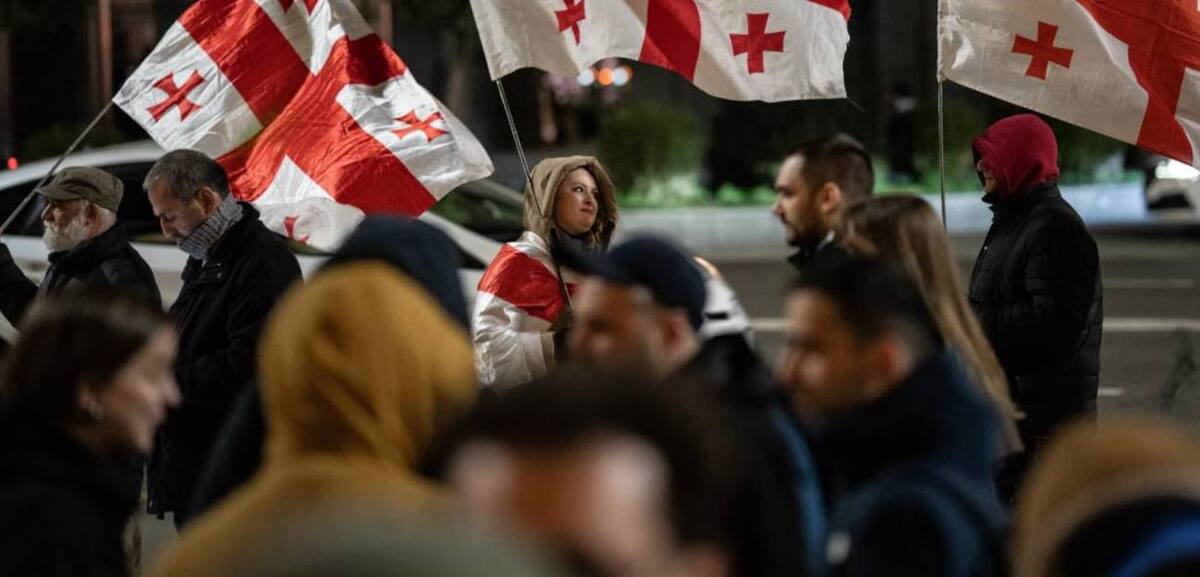 Протестующие на проспекте Руставели. Фото: Мариам Кавшбая / Publika Протестующие на проспекте Руставели. Фото: Мариам Кавшбая / Publika