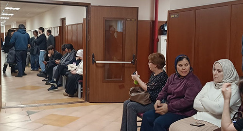 Родственники осужденных в коридоре суда. 12 марта 2026 г. Фото корреспондента "Кавказского узла" Родственники осужденных в коридоре суда. 12 марта 2026 г. Фото корреспондента "Кавказского узла"