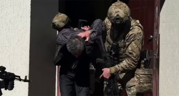 Задержание гражданина Грузии Эмзара Багишвили. Фото: https://newshub.ge/ru/news/incidents/v-okkupirovannoi-abxazii-zaderzan-grazdanin-gruzii-po-podozreniyu-v-spionaze Задержание гражданина Грузии Эмзара Багишвили. Фото: https://newshub.ge/ru/news/incidents/v-okkupirovannoi-abxazii-zaderzan-grazdanin-gruzii-po-podozreniyu-v-spionaze