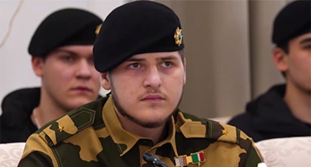 Адам Кадыров во время совещания. 25 марта 2026 г. Фото: https://t.me/RKadyrov_95/6442 Адам Кадыров во время совещания. 25 марта 2026 г. Фото: https://t.me/RKadyrov_95/6442