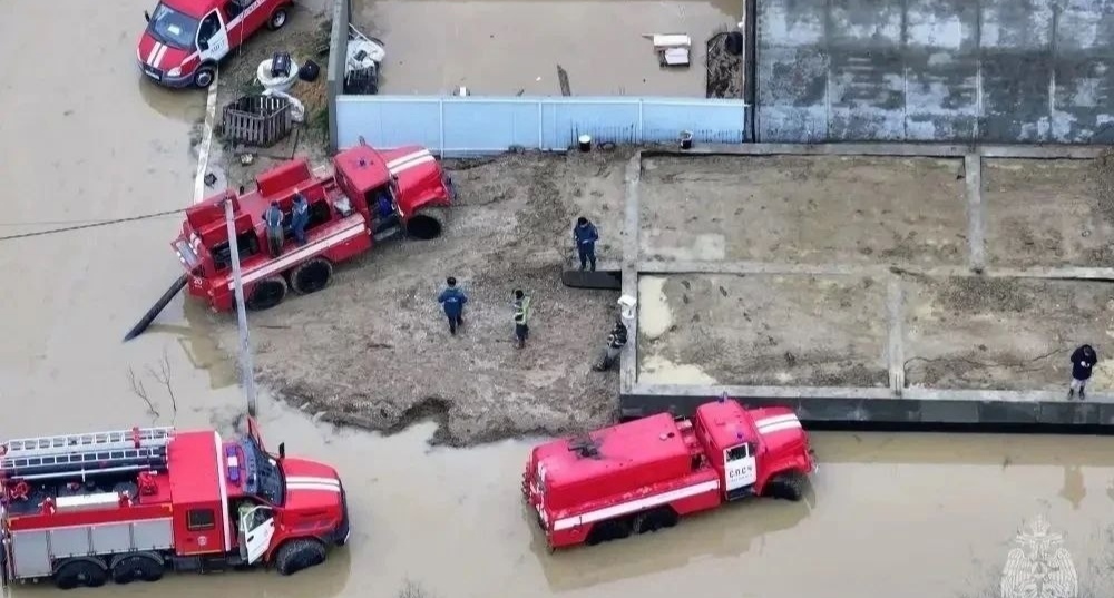 Техника спасателей на затопленной территории. Фото: управление МЧС по Дагестану https://t.me/mchsdagestan/16950
