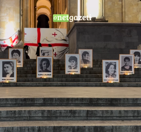 Кадр второй год подряд родители узников совести проведут ночь на мемориале 9 апреля на проспекте Руставели в Тбилиси. Фото: Netgazeti / Facebook Кадр второй год подряд родители узников совести проведут ночь на мемориале 9 апреля на проспекте Руставели в Тбилиси. Фото: Netgazeti / Facebook