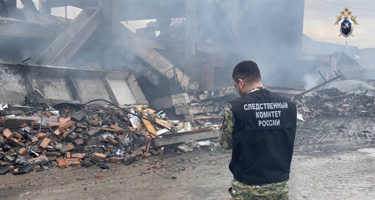 Сотрудник СКР на месте взрыва. Фото: управление СКР по Северной Осетии https://t.me/su_skr15/3811 Сотрудник СКР на месте взрыва. Фото: управление СКР по Северной Осетии https://t.me/su_skr15/3811