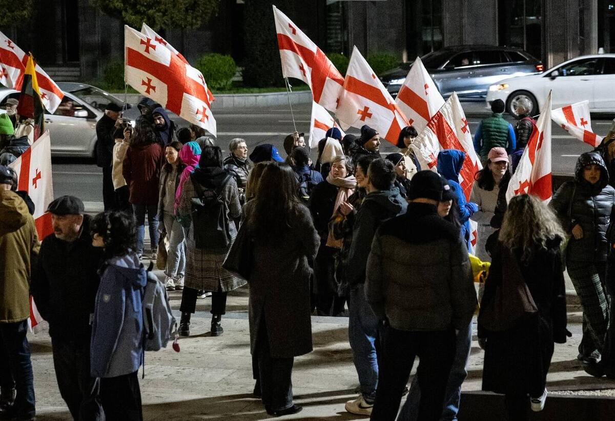 Протестующие на проспекте Руставели, 20 апреля 2026 года. Фото: Ketevan Khutsishvili / Netgazeti Протестующие на проспекте Руставели, 20 апреля 2026 года. Фото: Ketevan Khutsishvili / Netgazeti