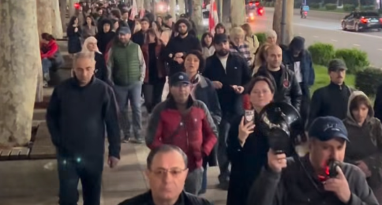 Стоп-кад: "Марш протестующих в Тбилиси в поддержку детей с миодистрофией Дюшенна". Фото: MO SE / Facebook