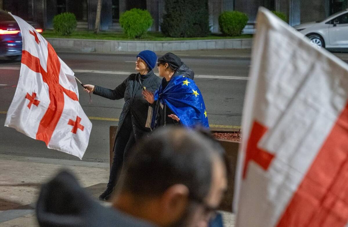 Активисты на проспекте Руставели, 23 апреля 2026 года. Фото: Nino Kikvadze / Publika Активисты на проспекте Руставели, 23 апреля 2026 года. Фото: Nino Kikvadze / Publika