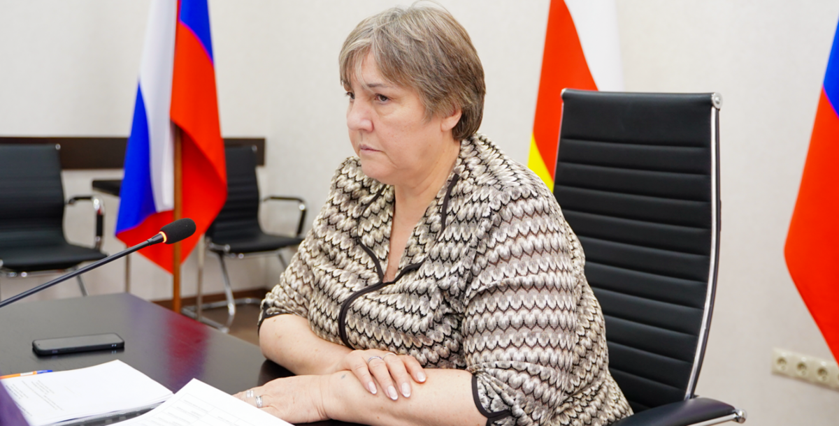Лариса Туганова. Кадр видеосюжета ГТРК "Алания". Лариса Туганова. Кадр видеосюжета ГТРК "Алания".