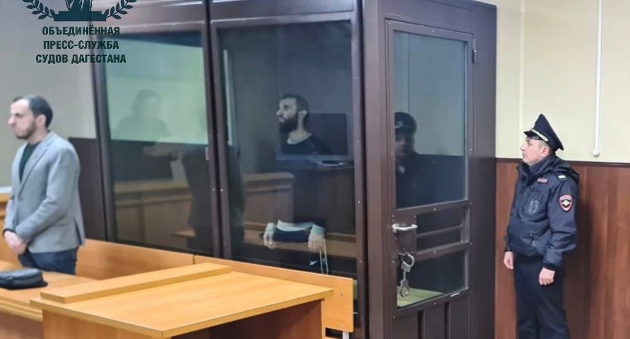 Заседание суда по делу подозреваемого в нападении на врачей. Фото объединенной пресс-службы судов Дагестана https://t.me/Femida_Dagestana/450