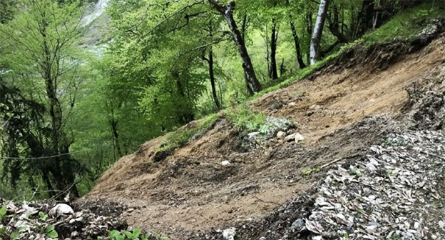Сход селя в Кодорском ущелье. Фото: https://uks-ra.ru/novosti/item/77-v-kodorskom-ushchele-soshel-sel-dvizhenie-ogranicheno Сход селя в Кодорском ущелье. Фото: https://uks-ra.ru/novosti/item/77-v-kodorskom-ushchele-soshel-sel-dvizhenie-ogranicheno