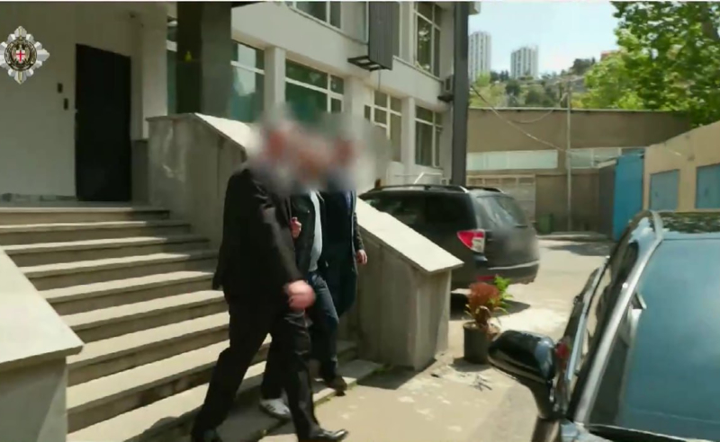 Кадр задержанного в Тбилиси по подозрению в шпионаже. Фото: TV Pirveli / https://tvpirveli.ge/ka/siaxleebi/kriminali/126948-jashushobis-braldebit-magalchinosani-daakaves Кадр задержанного в Тбилиси по подозрению в шпионаже. Фото: TV Pirveli / https://tvpirveli.ge/ka/siaxleebi/kriminali/126948-jashushobis-braldebit-magalchinosani-daakaves