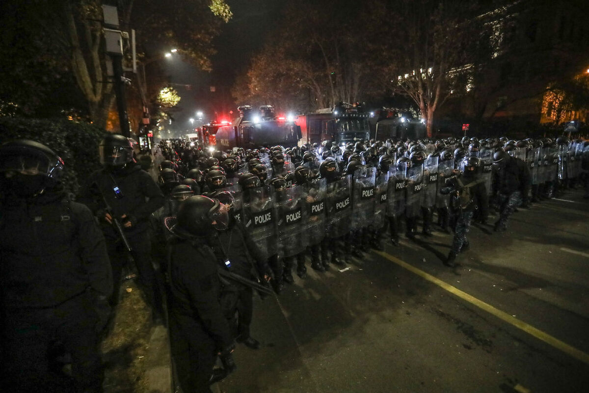Силовики на акции протеста в Тбилиси, декабрь 2024 года. Фото Азиза Каримова для "Кавказского узла". Силовики на акции протеста в Тбилиси, декабрь 2024 года. Фото Азиза Каримова для "Кавказского узла".
