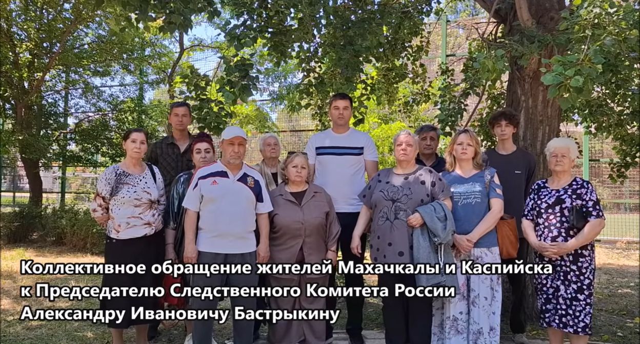 Стоп-кадр видеообращения жителей Махачкалы и Каспийска за помощью в восстановлении движения троллейбусов между городами. Фото: Троллейбусы г.Махачкалы и г.Каспийска / YouTube