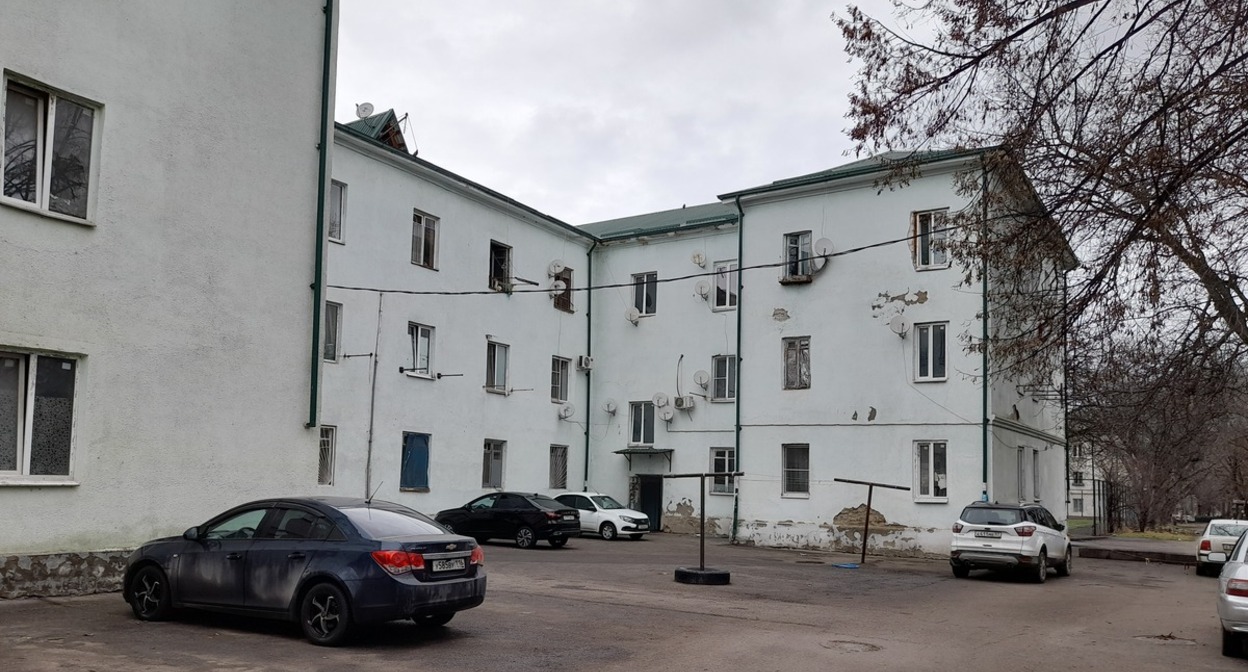 Здание аварийного общежития в Нальчике. Фото "Кавказского узла"