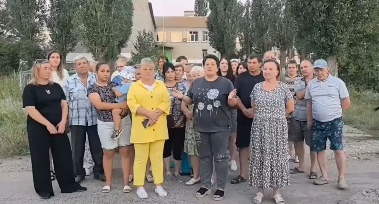 Стоп-кадр видеообращения жителей Водного к главе Следкома. https://dzen.ru/video/watch/6a4a03ef5ec2671d975d4fa6