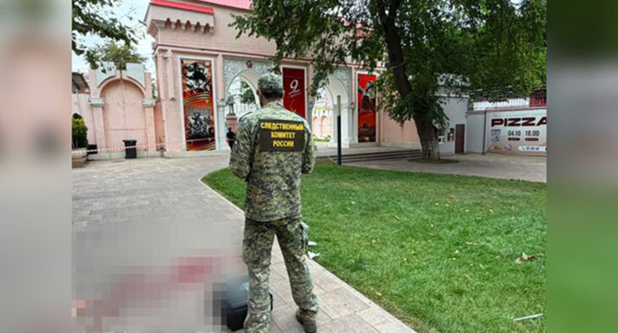 Сотрудник Следственного комитета на месте преступления. 14 августа 2026 г. Фото: MAX/"СУ СК России по Республике Сотрудник Следственного комитета на месте преступления. 14 августа 2026 г. Фото: MAX/"СУ СК России по Республике