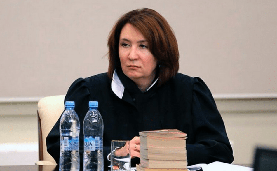 Елена Хахалева в годы работы судьей. Скриншот фото из Telegram-канала "Раньше всех. Ну почти", https://t.me/bbbreaking/56471. Елена Хахалева в годы работы судьей. Скриншот фото из Telegram-канала "Раньше всех. Ну почти", https://t.me/bbbreaking/56471.