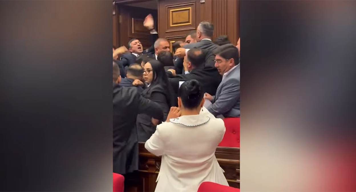 Драка в парламенте Армении. Кадр из видео https://www.youtube.com/watch?v=a5vsY05cfpA